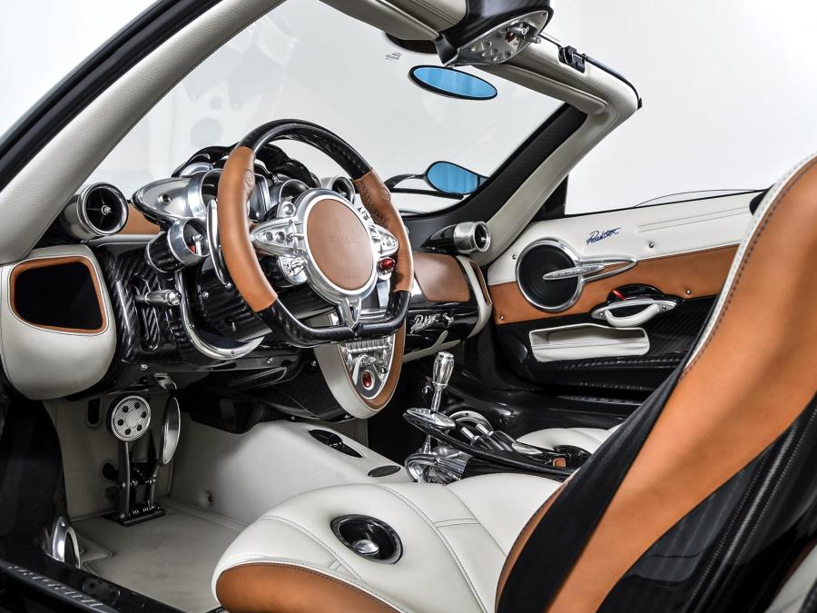 Интерьер Pagani Huayra Roadster (42 of 100) 2018 года  (фото 3 из 37)